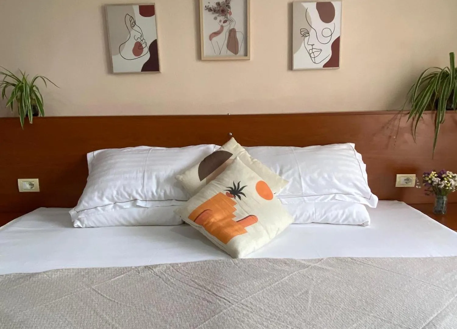 The Four Apartments Durres 0*,